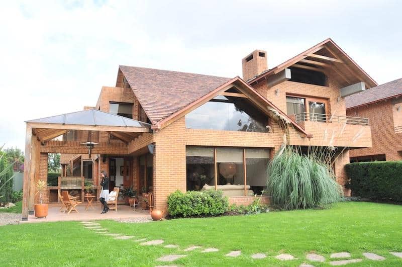 Outside view of a high value home in Ohio that needs insurance coverage