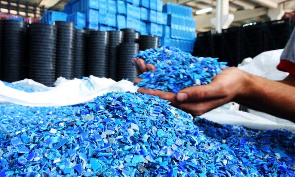 insurance agent offering tailored insurance coverage for Plastic Goods Manufacturers